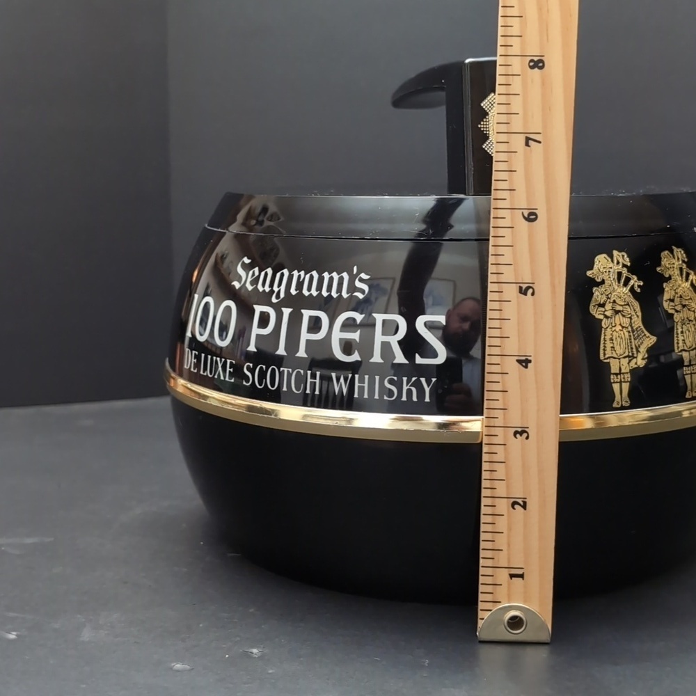 Seagram's 100 Piper's Deluxe Scotch Whisky Curling Stone Ice Bucket. - Picture 11 of 12